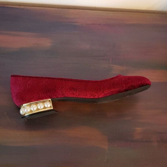 EUC Isaac Mizrahi Slip-On Velvet Flats (Slight Heel) With Pearl Accents Sz 7M - Picture 2 of 6